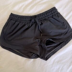 Lululemon Hotty Hot shorts - size 8